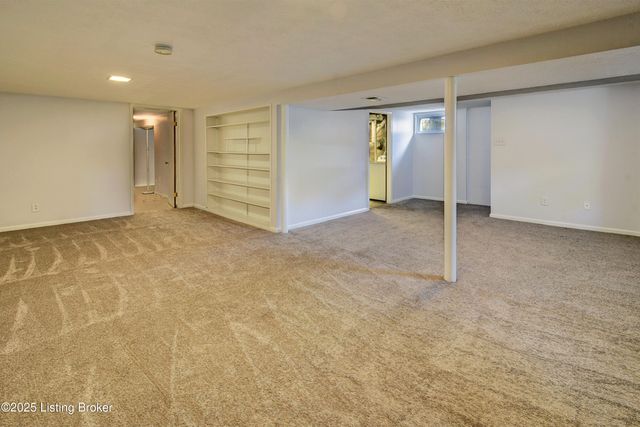 5004 Cedar Brook Ct, Louisville, KY 40219