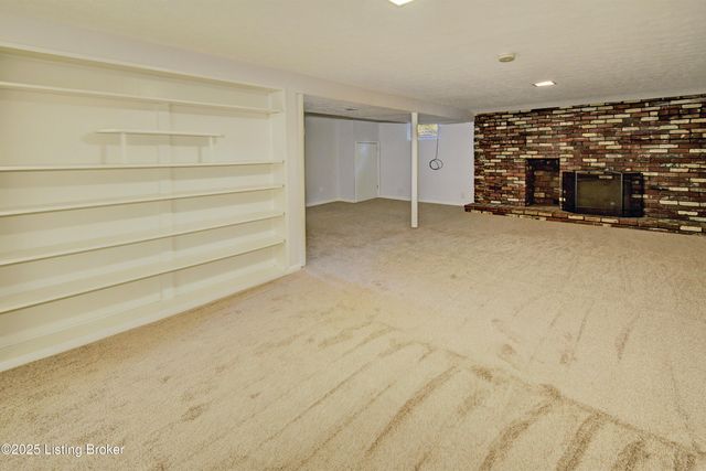 5004 Cedar Brook Ct, Louisville, KY 40219