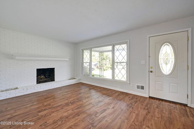 5004 Cedar Brook Ct, Louisville, KY 40219