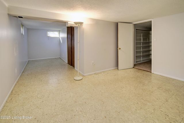 5004 Cedar Brook Ct, Louisville, KY 40219