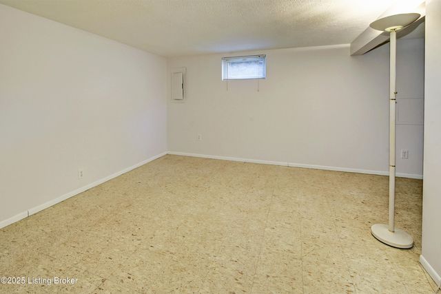 5004 Cedar Brook Ct, Louisville, KY 40219