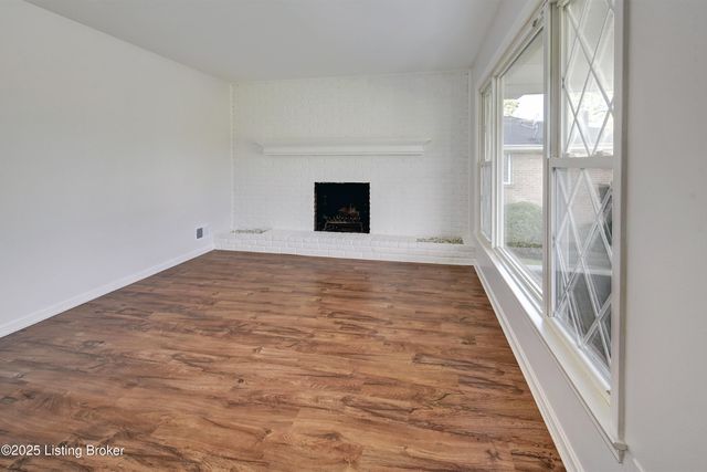 5004 Cedar Brook Ct, Louisville, KY 40219