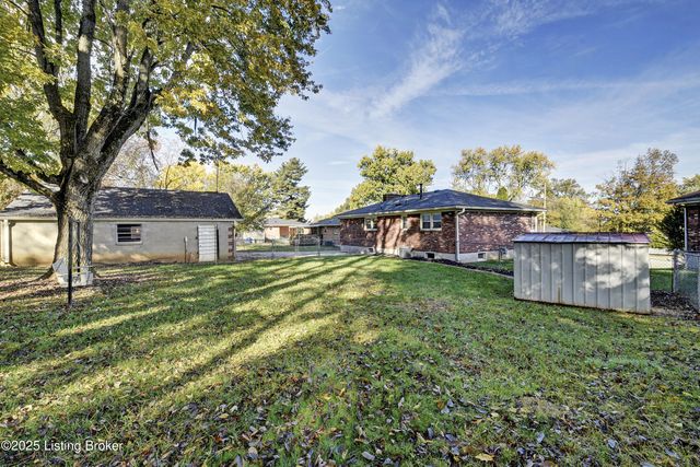 5004 Cedar Brook Ct, Louisville, KY 40219