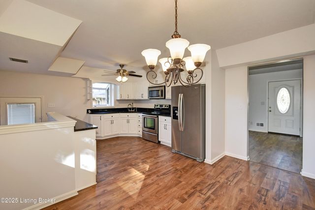 5004 Cedar Brook Ct, Louisville, KY 40219