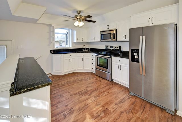 5004 Cedar Brook Ct, Louisville, KY 40219