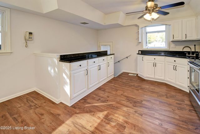 5004 Cedar Brook Ct, Louisville, KY 40219