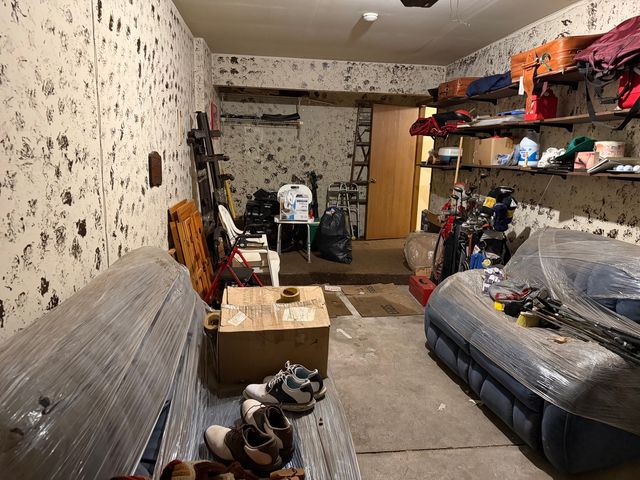 332 Essex Court 4, Wood Dale, IL 60191