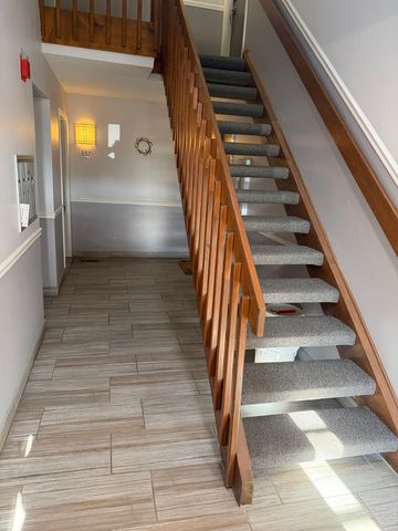 332 Essex Court 4, Wood Dale, IL 60191