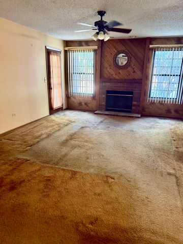 332 Essex Court 4, Wood Dale, IL 60191