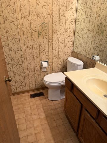 332 Essex Court 4, Wood Dale, IL 60191