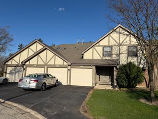 332 Essex Court 4, Wood Dale, IL 60191