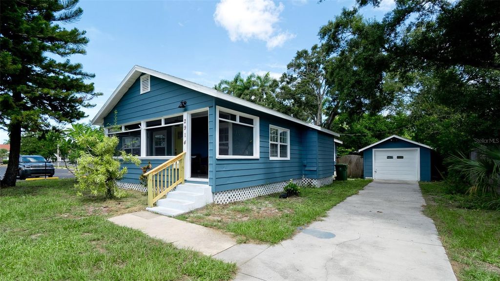 Image 1 of property listing at 2914 9TH AVENUE W, Bradenton, FL 34205