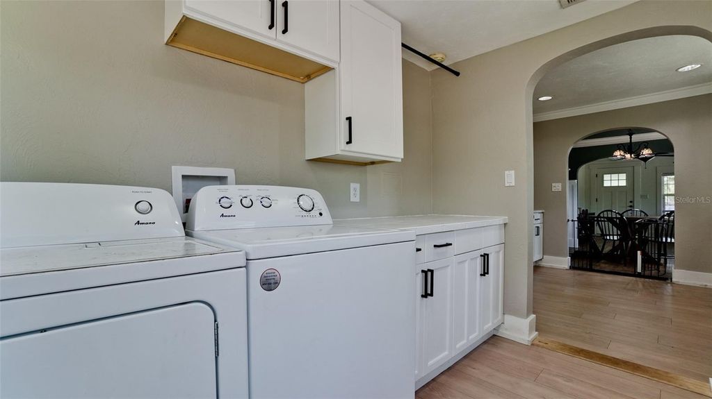 Image 18 of property listing at 2914 9TH AVENUE W, Bradenton, FL 34205