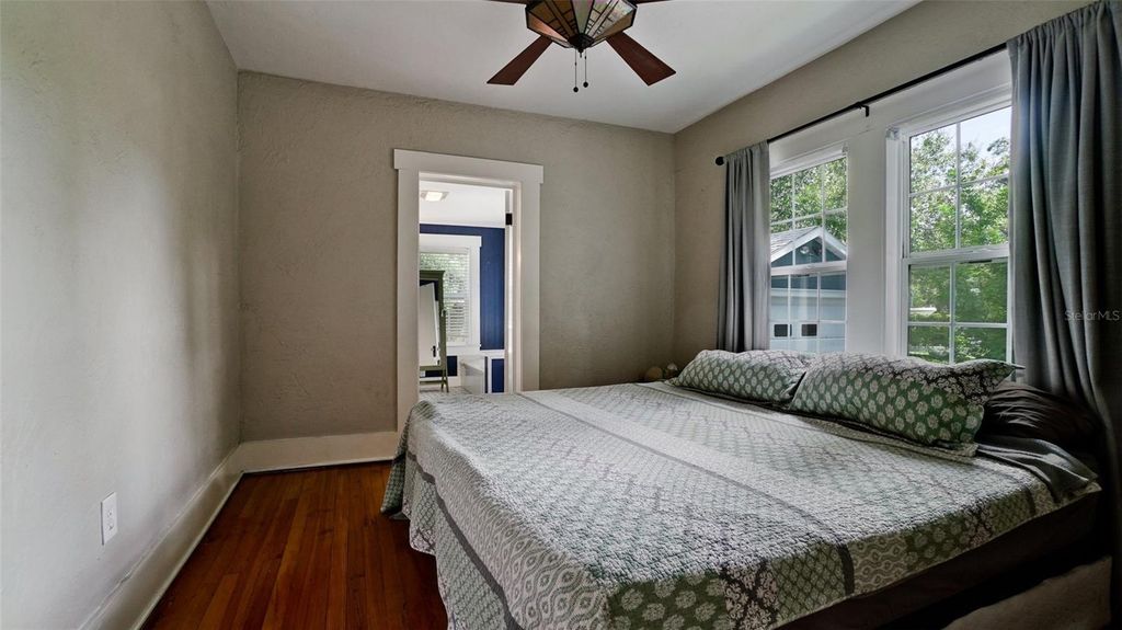 Image 19 of property listing at 2914 9TH AVENUE W, Bradenton, FL 34205