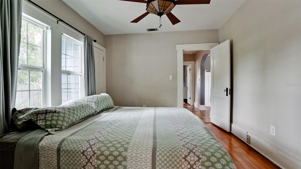Image 20 of property listing at 2914 9TH AVENUE W, Bradenton, FL 34205