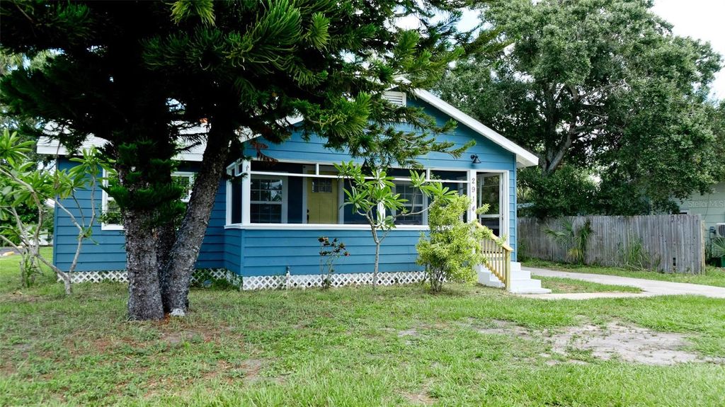 Image 26 of property listing at 2914 9TH AVENUE W, Bradenton, FL 34205