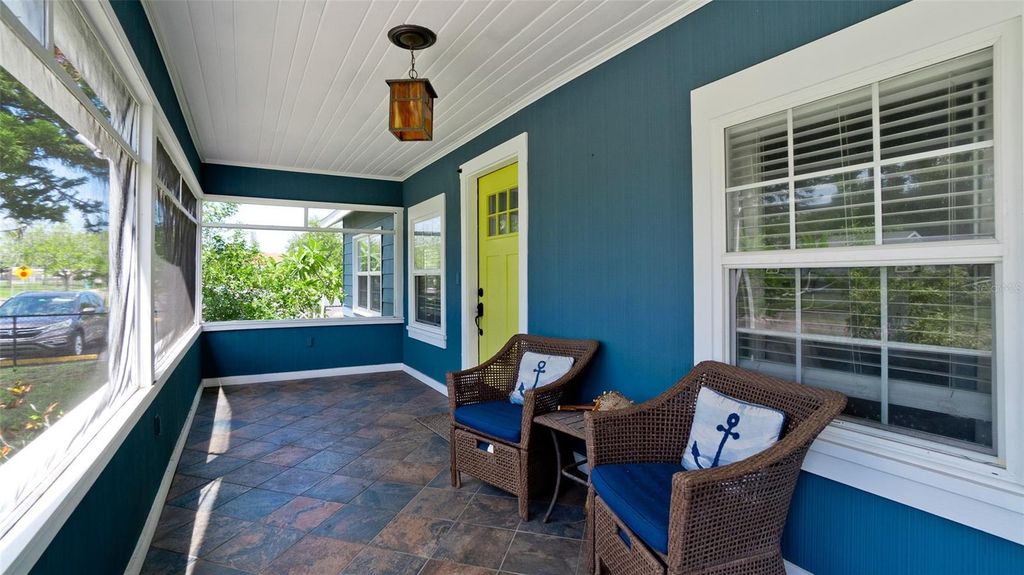 Image 7 of property listing at 2914 9TH AVENUE W, Bradenton, FL 34205