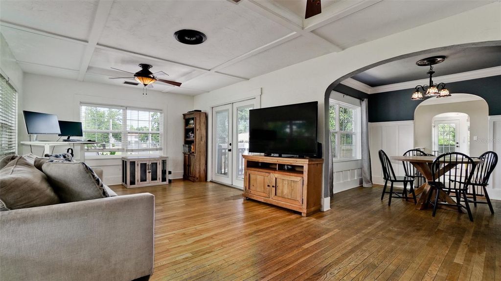 Image 8 of property listing at 2914 9TH AVENUE W, Bradenton, FL 34205