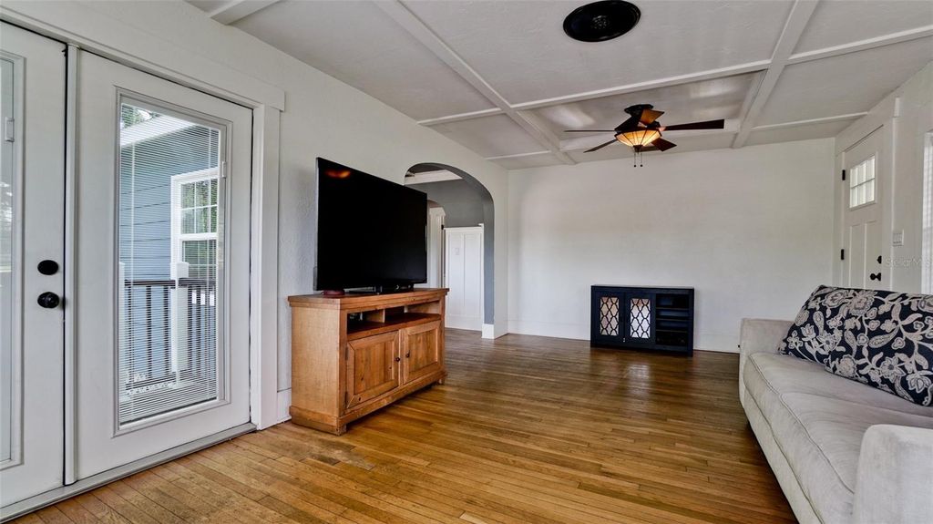 Image 9 of property listing at 2914 9TH AVENUE W, Bradenton, FL 34205