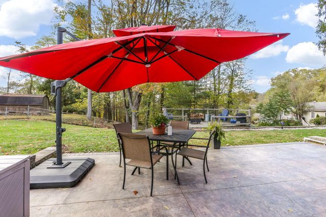 733 Walnut Drive, Logan, OH 43138