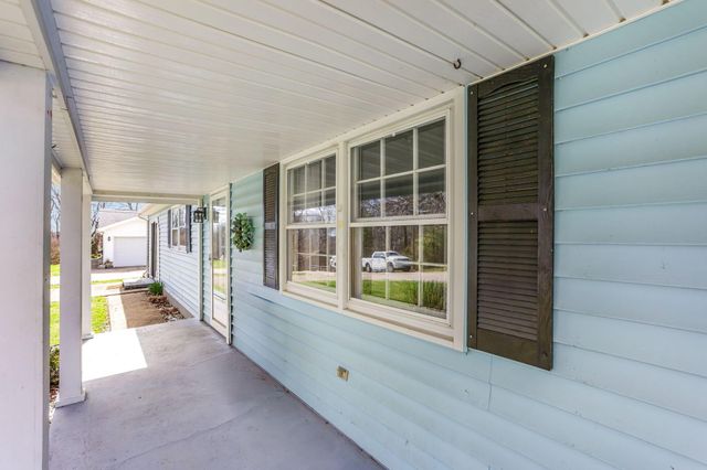 733 Walnut Drive, Logan, OH 43138