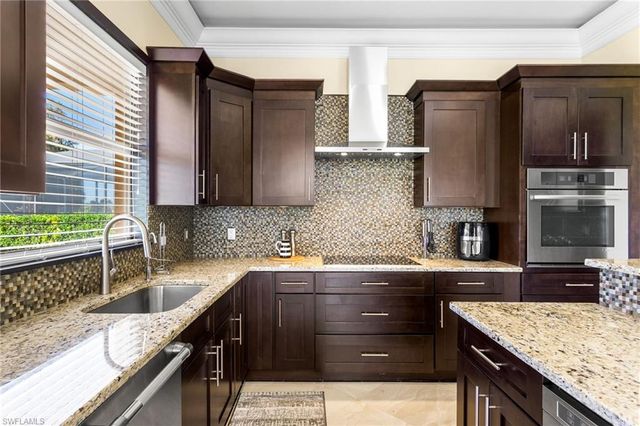 2135 Par DR, Naples, FL 34120