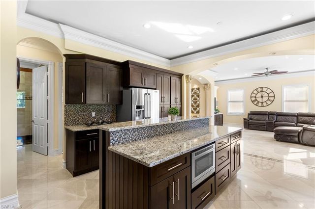 2135 Par DR, Naples, FL 34120