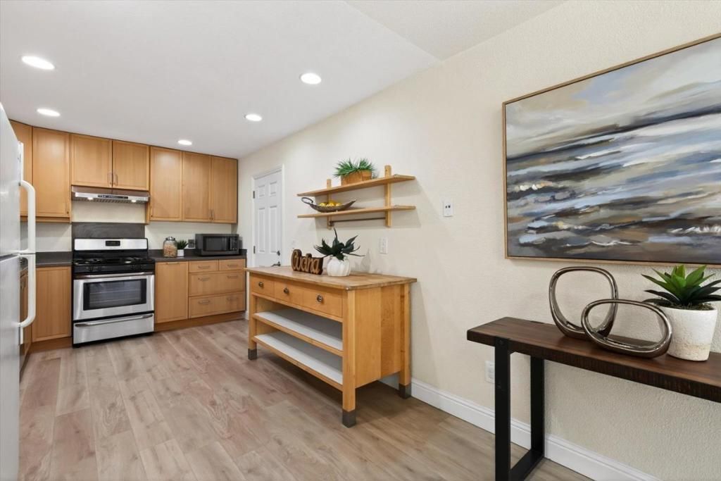 Image 8 of property listing at 512 Lanfair Circle, San Jose, CA 95136