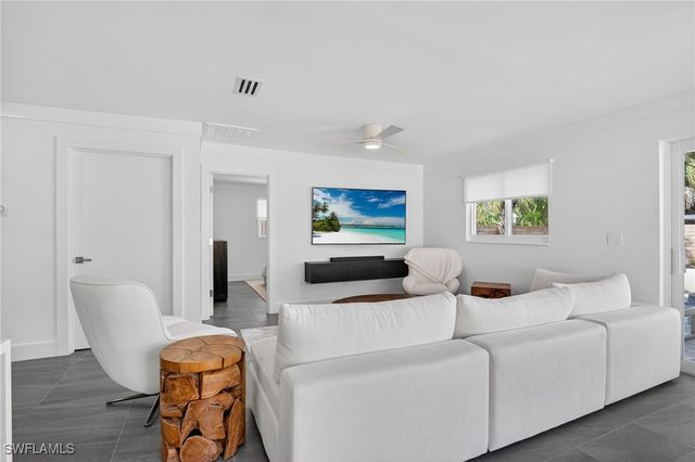 565 110th AVE N, Naples, FL 34108