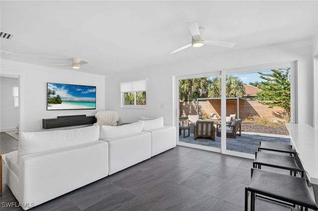 565 110th AVE N, Naples, FL 34108