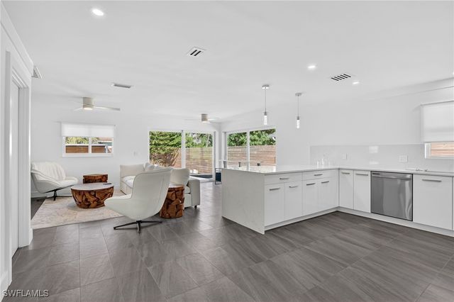 565 110th AVE N, Naples, FL 34108