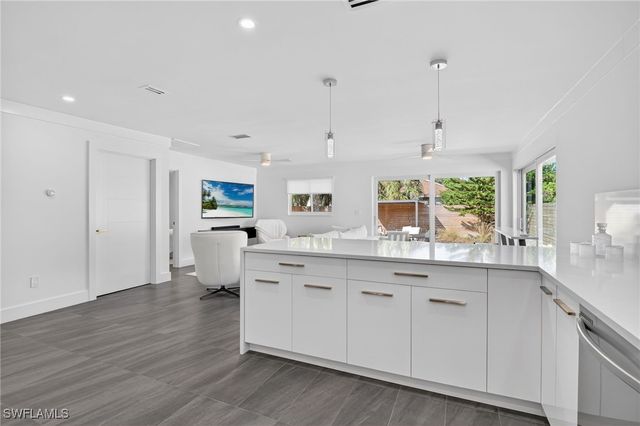 565 110th AVE N, Naples, FL 34108