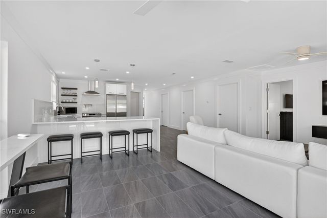 565 110th AVE N, Naples, FL 34108