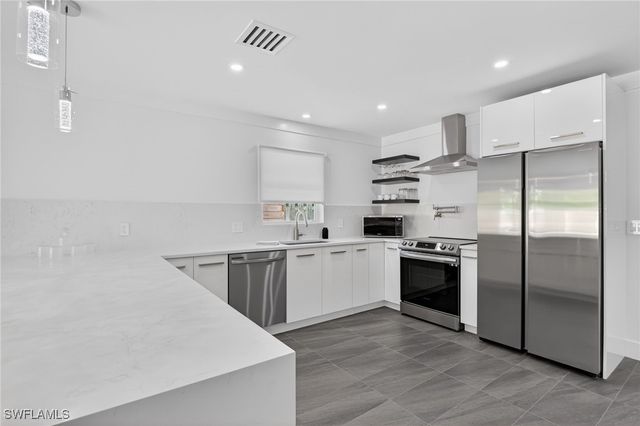 565 110th AVE N, Naples, FL 34108