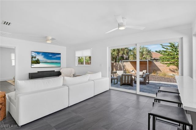 565 110th AVE N, Naples, FL 34108