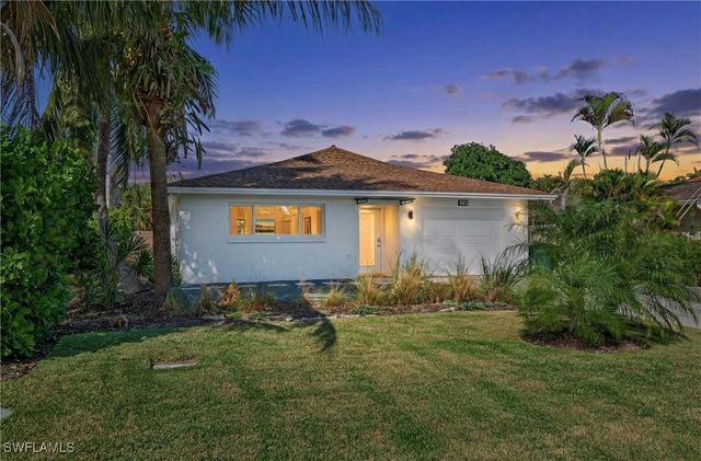 565 110th AVE N, Naples, FL 34108