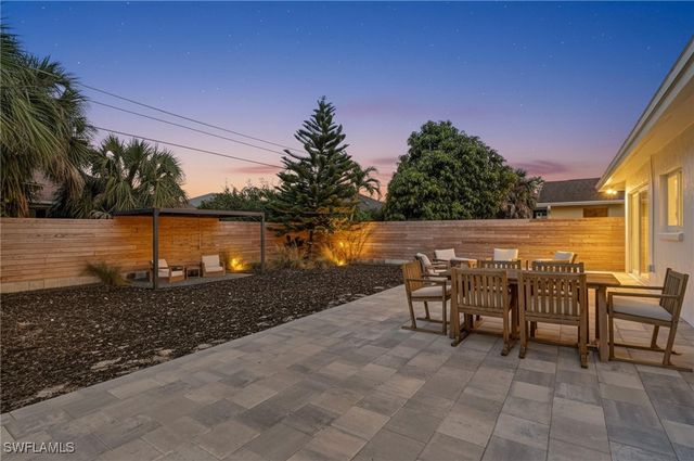 565 110th AVE N, Naples, FL 34108