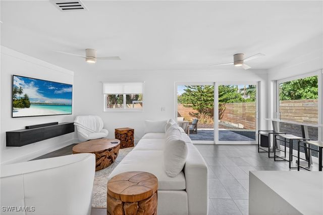 565 110th AVE N, Naples, FL 34108