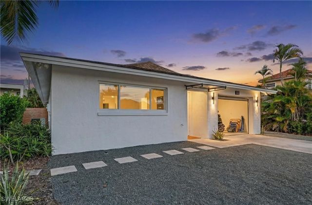 565 110th AVE N, Naples, FL 34108