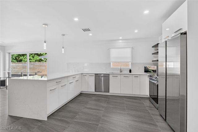 565 110th AVE N, Naples, FL 34108