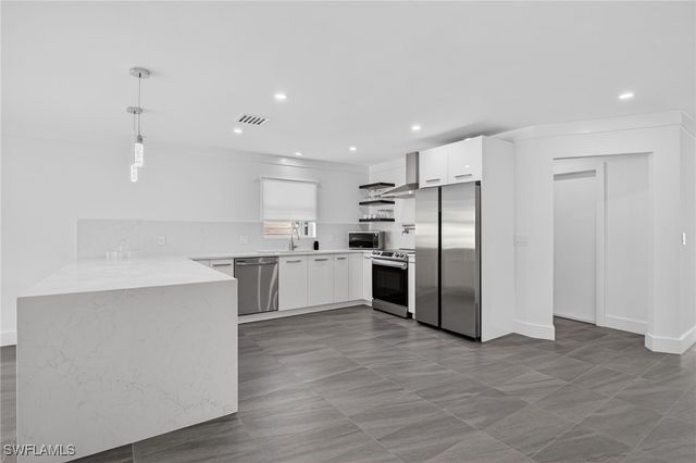 565 110th AVE N, Naples, FL 34108