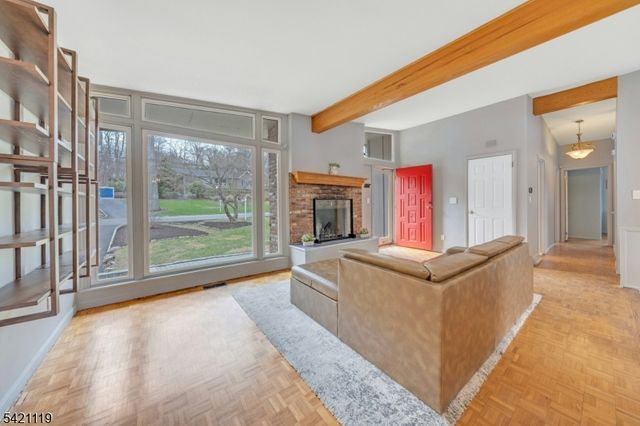 27 Bear Mountain Rd, Ringwood Boro, NJ 07456