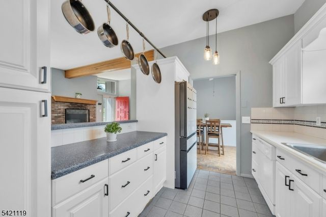 27 Bear Mountain Rd, Ringwood Boro, NJ 07456