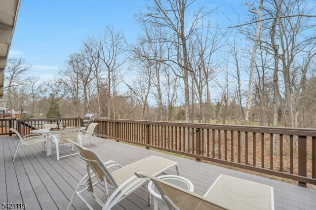 27 Bear Mountain Rd, Ringwood Boro, NJ 07456