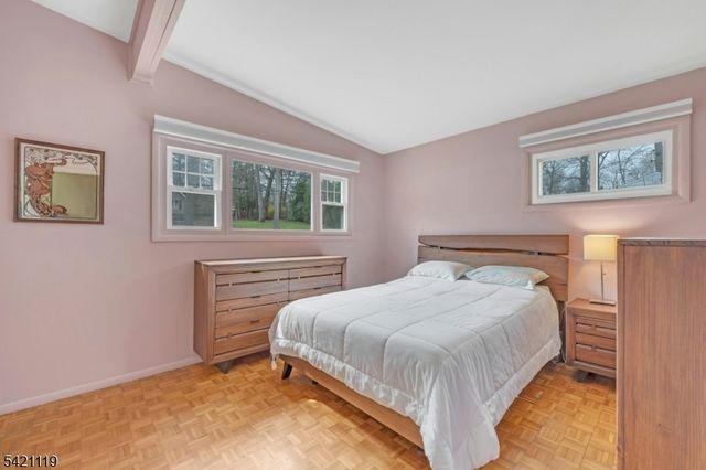 27 Bear Mountain Rd, Ringwood Boro, NJ 07456