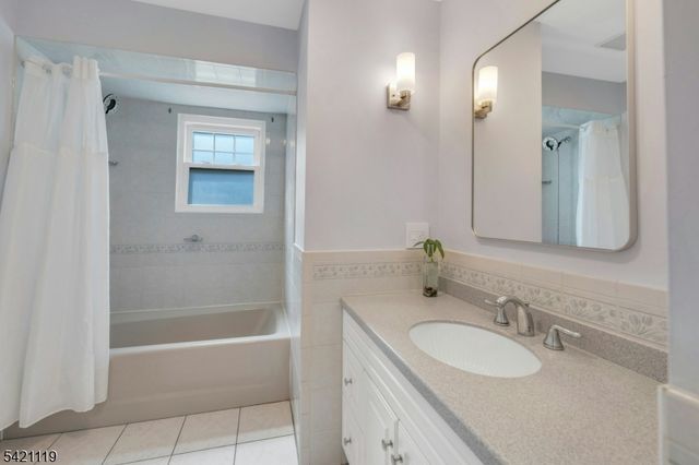 27 Bear Mountain Rd, Ringwood Boro, NJ 07456