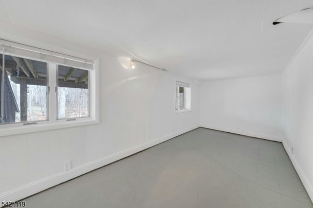 27 Bear Mountain Rd, Ringwood Boro, NJ 07456