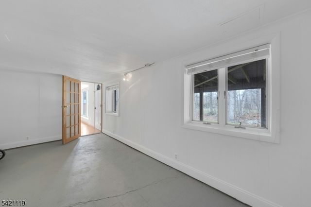 27 Bear Mountain Rd, Ringwood Boro, NJ 07456