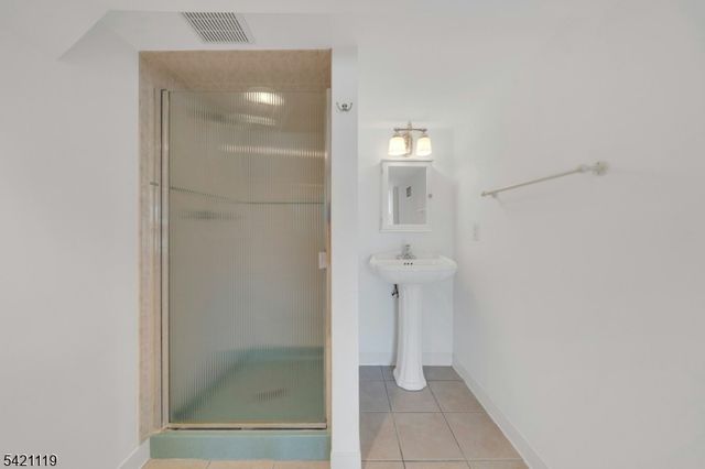 27 Bear Mountain Rd, Ringwood Boro, NJ 07456