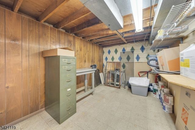 27 Bear Mountain Rd, Ringwood Boro, NJ 07456